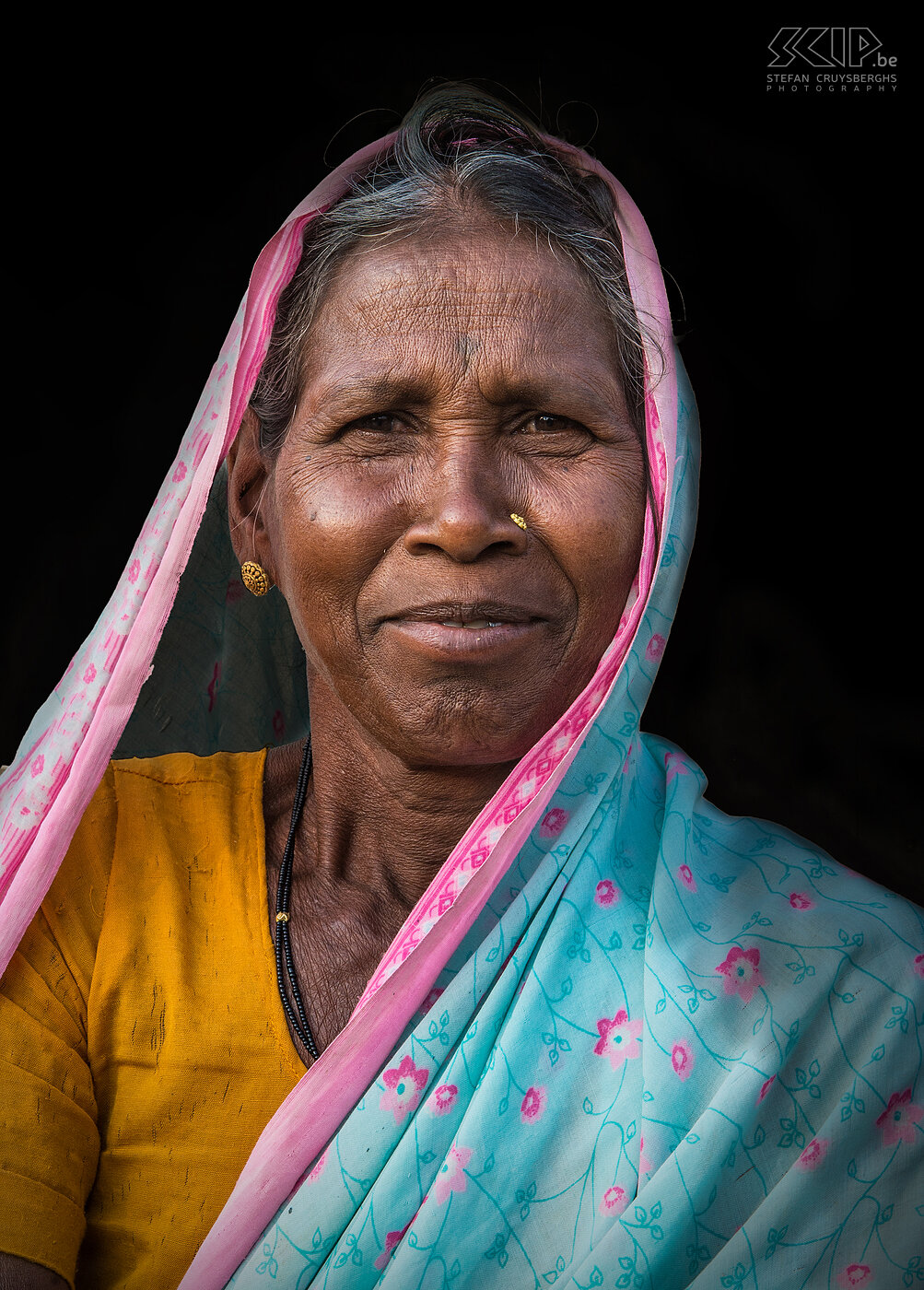 Tadoba - Woman Close-up of a colorful Indian woman. Stefan Cruysberghs